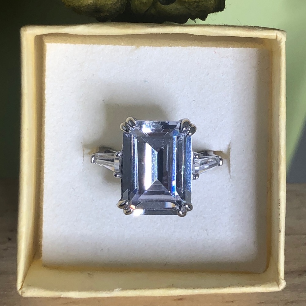 6ct Emerald cut AAA CZ 925 engagement ring - Picture 5 of 11